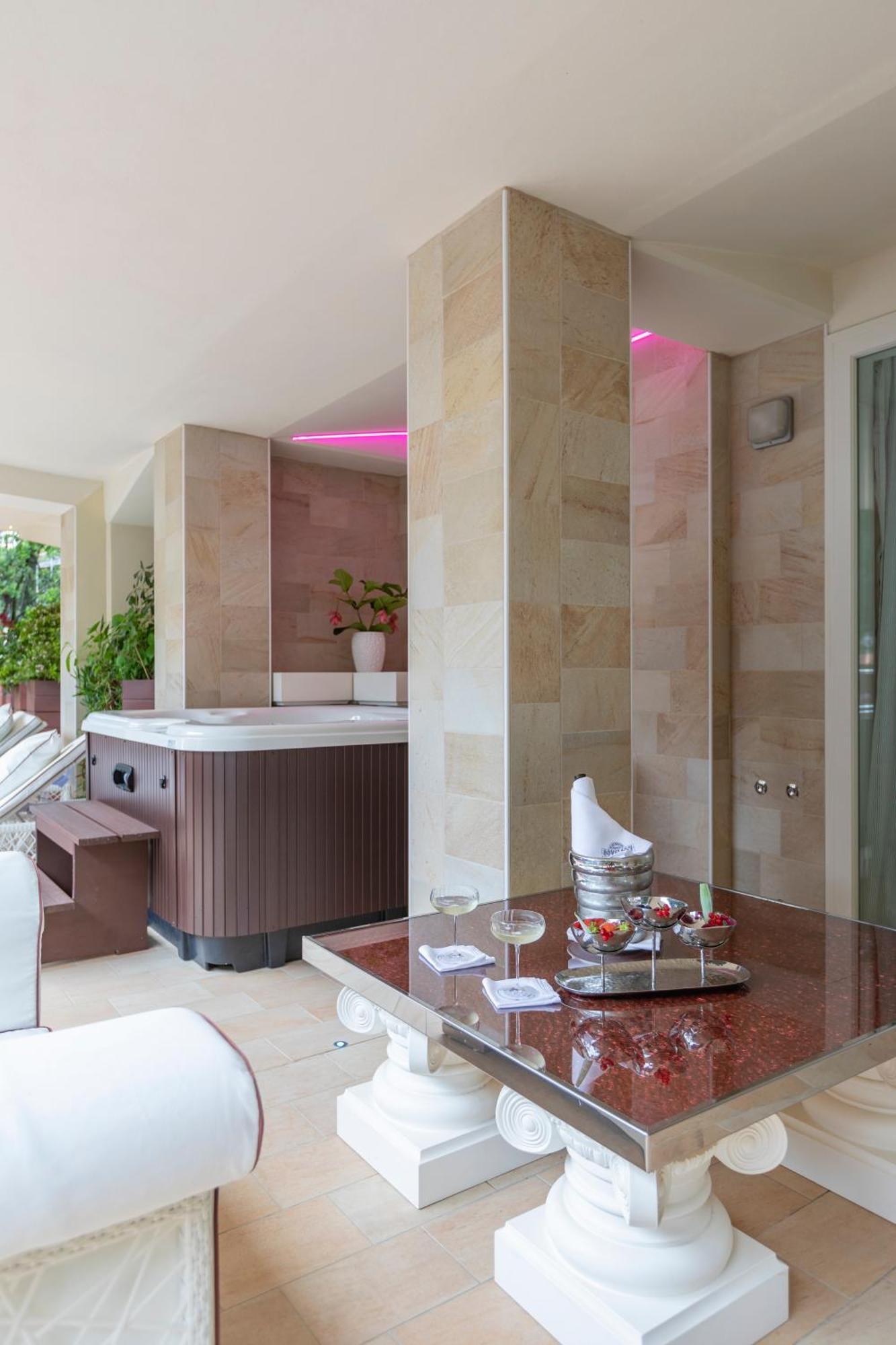 Boutique Hotel Paradiso Bovelacci Милано Мартима Екстериор снимка