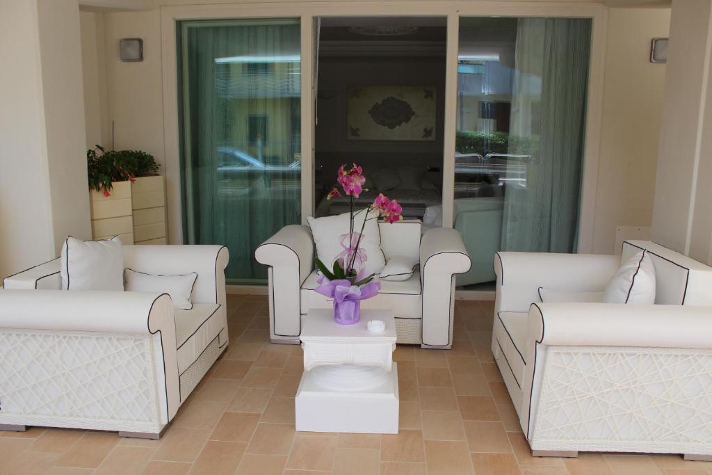 Boutique Hotel Paradiso Bovelacci Милано Мартима Екстериор снимка